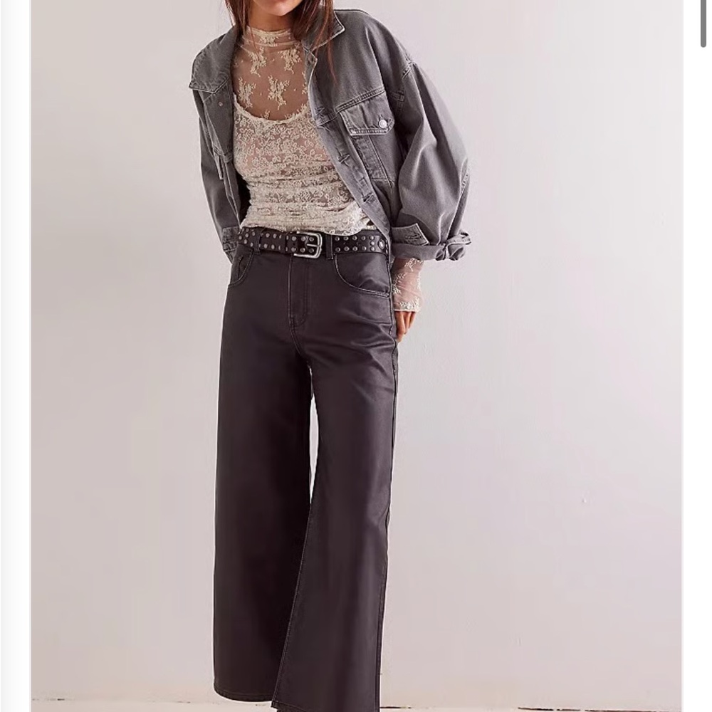 Good Luck Mid-Rise Vegan Barrel Jean
COLOR - Black
NWOT
Free People